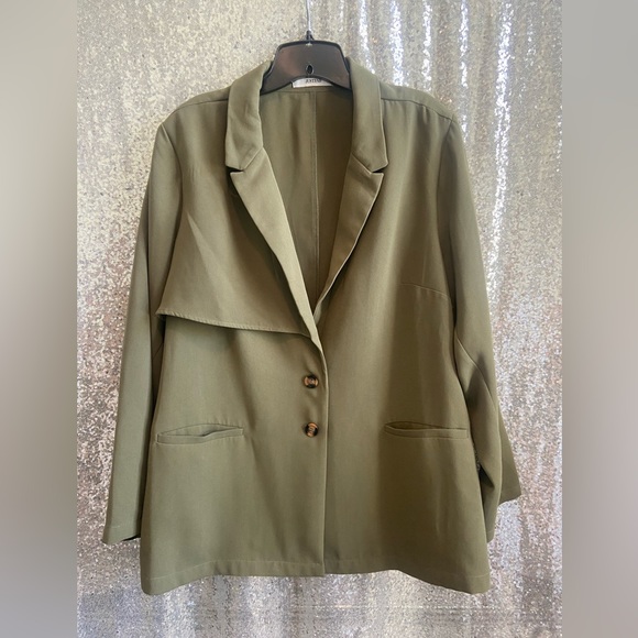 Green Blazer - Picture 1 of 4